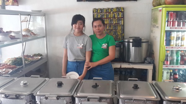 Bon plan à Bali : le resto Warung Murah à 1 euro! Le buffet.