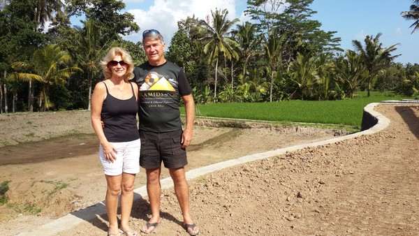 Peter et sa révélation des pyramides. Peter et Lynn.