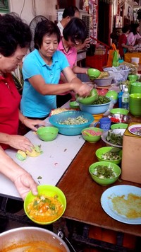 Partir en Orient pour le festival végétarien de Penang. Bénévoles du festival.