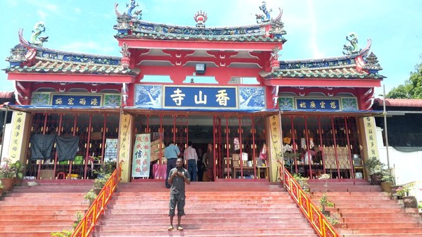 Partir en Orient pour le festival végétarien de Penang. Temple à Georgetown.