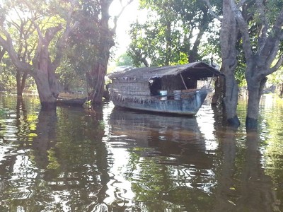 Tonlé Sap le lac du Mékong classé par l'UNESCO. Embarcation