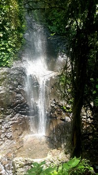 Découvrir Bali autrement : cascade de plaisir, histoire d'O. La plus petite cascade de Nungnung