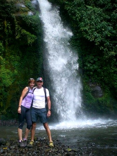 Découvrir Bali autrement : cascade de plaisir, histoire d'O. Nous deux à Batulantang