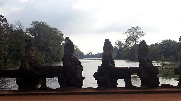 Empire Khmer : magie des temples d'Angkor au Cambodge Vue d'Angkor