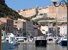 Monastir, Istambul, Pampelune, l'Atlas, Bonifacio, la Suède. Bonifacio village