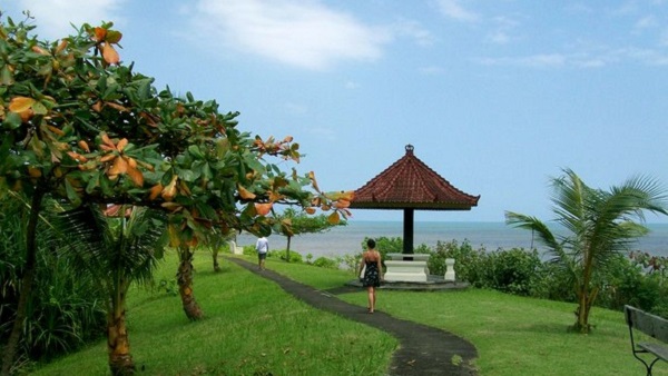 Bali plage : l'ouest, Negara, Medewi, Gilimanuk. Gaja Mina promenade
