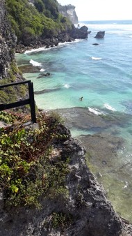 Bali plage : la péninsule, Jimbaran, Bukit, Nusa Dua. Uluwatu falaises