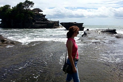 Bali plage : le sud, Kuta, Seminyak, Tanah Lot, Sanur. Valérie à Tanah Lot
