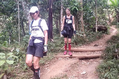 Mont Rinjani, compétition ultra trail 2013 à Lombok La descente de Val et Delphine