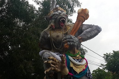 Ogo Ogo balinais : du tapage nocturne au calme de Nyepi Ubud Ogo Ogo défilé