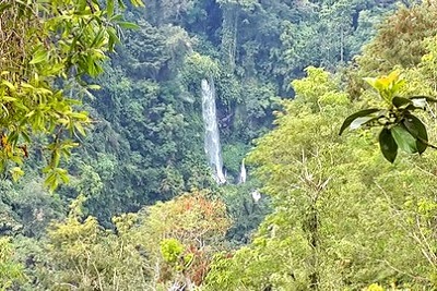 Mont Rinjani, compétition ultra trail 2013 à Lombok Vue cascade