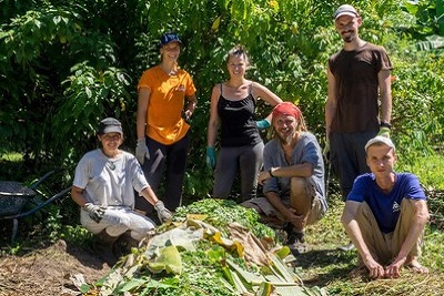 Vivre autrement pour vivre mieux et devenir riche. Le woofing