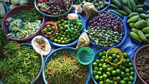 Voyager en Thaïlande en étant végétarien ou végétalien. Un marché