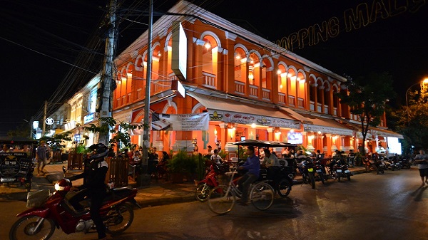 Circuit Cambodge Laos Vietnam : quelle organisation en mode vegan? Siem Reap by night