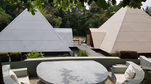 Découverte des Pyramides de Chi à Ubud sur l'île de Bali. Vue des pyramides