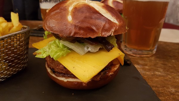 On découvre le burger vegan au restaurant